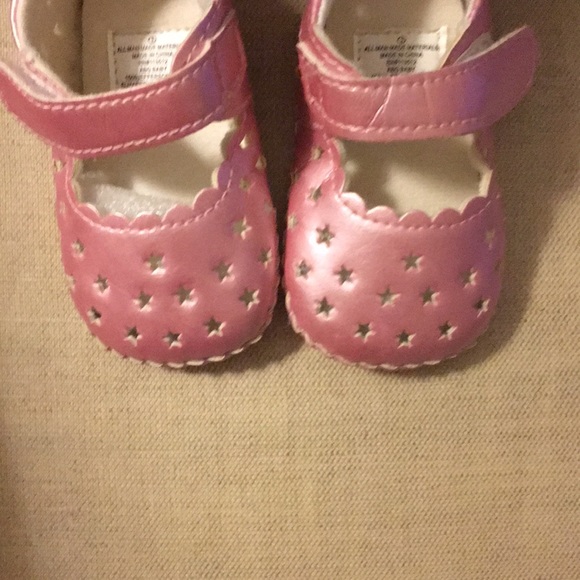 Three pairs of baby shoes - Picture 9 of 16